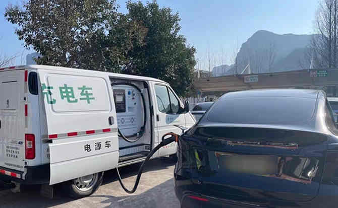 南丰汽车搭电